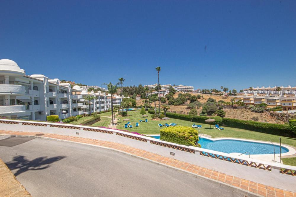 Wonderful 2 Bed Apartment With Stunning Sea Views Sitio de Calahonda Exteriör bild